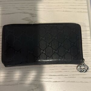 Gucci paten leather zip wallet
